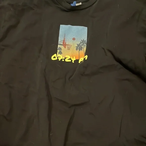 8 shirts from a variety of brands, sizes rang from small to medium, - Picture 6 of 13